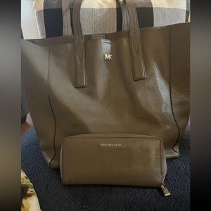 Michael Kors purse and wallet set